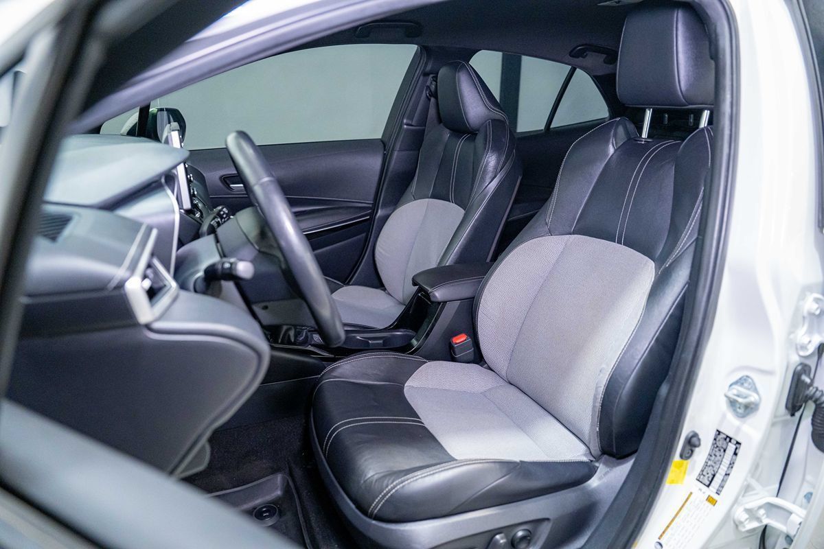 Used 2019 Toyota Corolla XSE FWD image 13