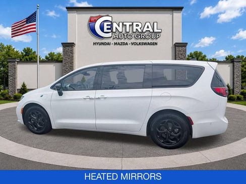 Used 2024 Chrysler Pacifica Limited FWD image 5