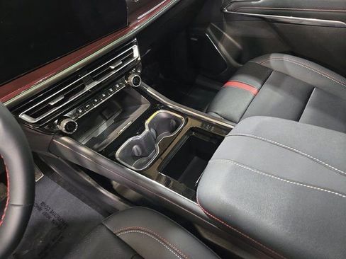 Used 2024 Chevrolet Traverse RS image 27