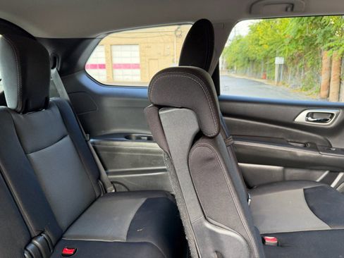 Used 2018 Nissan Pathfinder S image 25