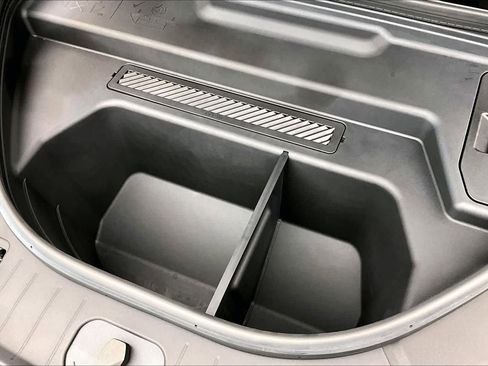 Certified 2025 Audi Q6 e-tron Premium w/ Convenience Package image 29