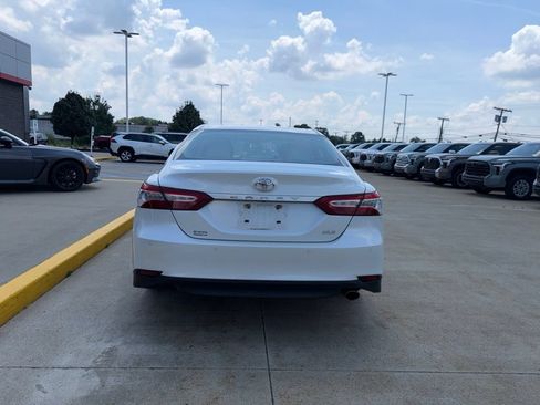 Used 2018 Toyota Camry XLE FWD image 6