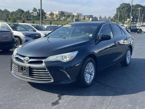Used 2016 Toyota Camry LE FWD image 3