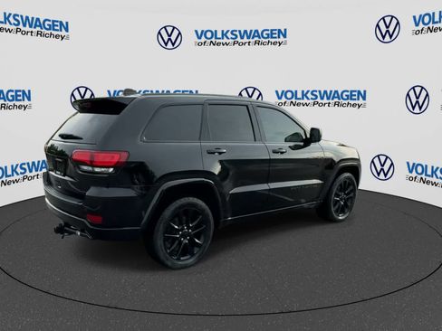 Used 2020 Jeep Grand Cherokee Altitude AWD/4WD image 8