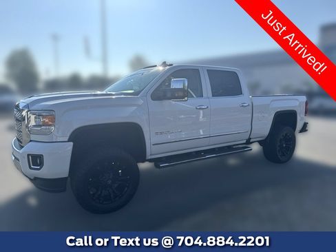 Used 2017 GMC Sierra 2500 Denali w/ Duramax Plus Package AWD/4WD image 1