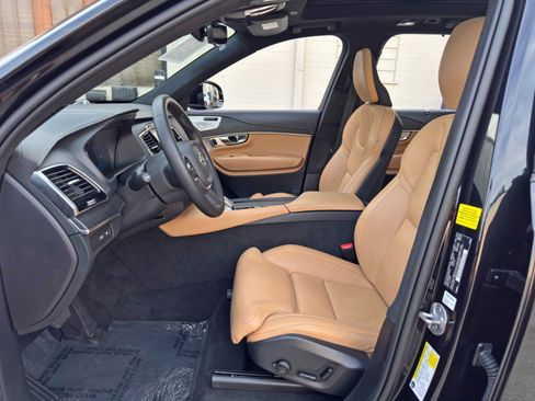 Used 2024 Volvo XC90 T8 Ultimate w/ Lounge Package AWD/4WD image 17