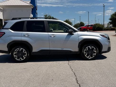 Used 2025 Subaru Forester Premium AWD/4WD image 8