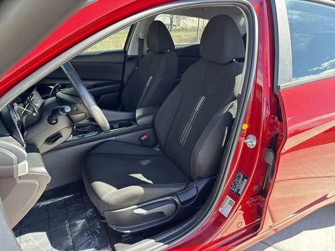 Used 2023 Hyundai Elantra SEL w/ Convenience Package image 11