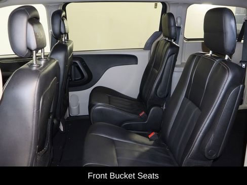 Used 2014 Chrysler Town & Country Touring image 16