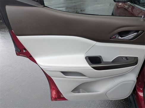 Used 2020 GMC Acadia SLT w/ LPO, Floor Liner Package image 29