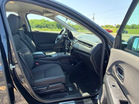 Used 2019 Honda HR-V LX image 10