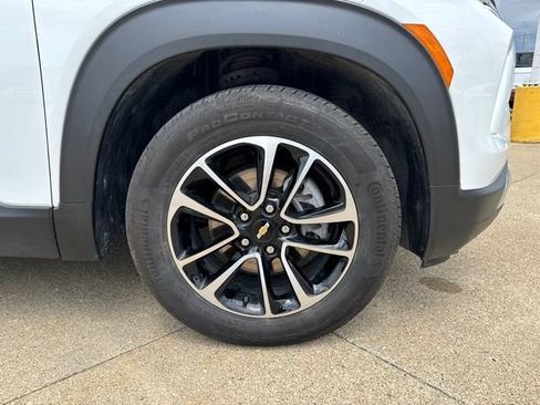 Used 2024 Chevrolet TrailBlazer LT w/ Convenience Package FWD image 9