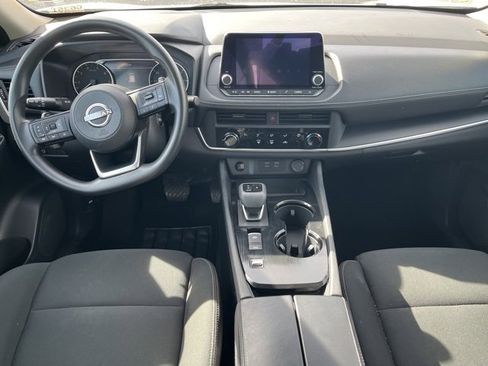 Used 2024 Nissan Rogue S image 8