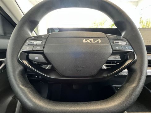 Used 2025 Kia K4 LXS image 27