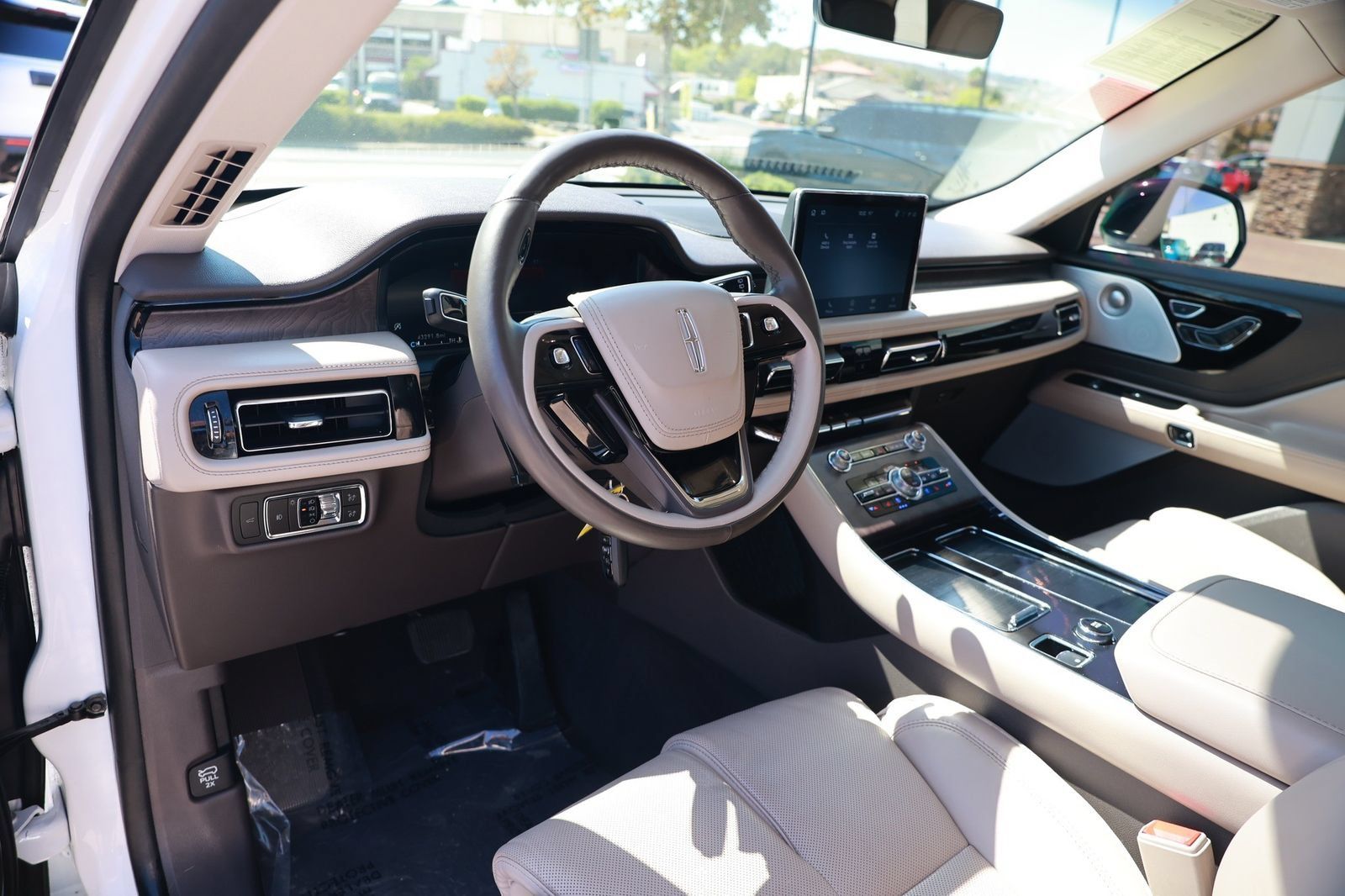Used 2024 Lincoln Aviator Reserve w/ Equipment Group 201A AWD/4WD image 17