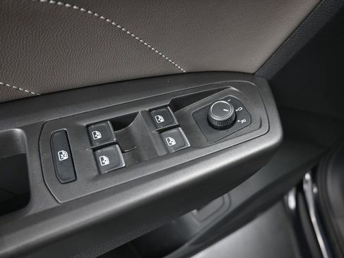 Used 2023 Volkswagen Atlas Cross Sport SE w/ Panoramic Sunroof Package image 13