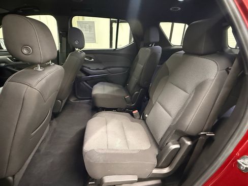Used 2023 Chevrolet Traverse LT image 18