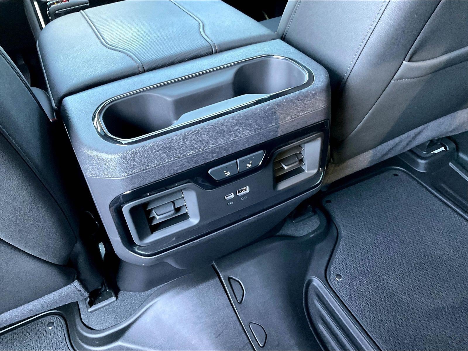 Used 2024 GMC Sierra 1500 AT4 w/ Technology Package AWD/4WD image 13