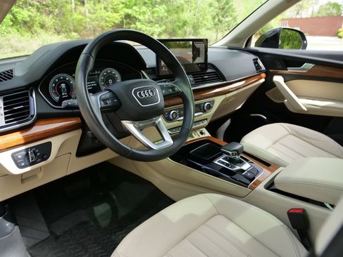 Used 2023 Audi Q5 2.0T Premium Plus w/ Premium Plus Package image 2