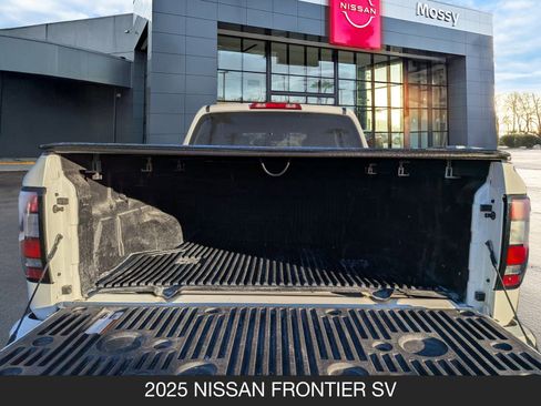 Certified 2025 Nissan Frontier SV w/ Tow Package image 21