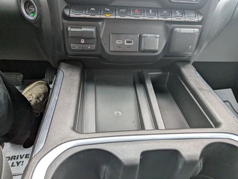 Used 2022 GMC Sierra 1500 AT4 w/ AT4 Premium Package image 17