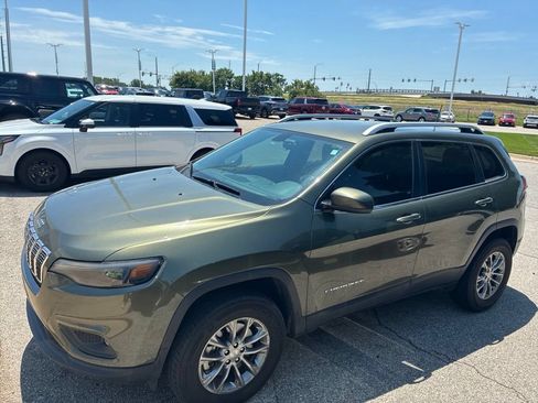 Used 2019 Jeep Cherokee Latitude Plus w/ Trailer Tow Group AWD/4WD image 4