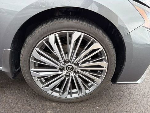 Used 2025 Nissan Altima 2.5 SL FWD image 3