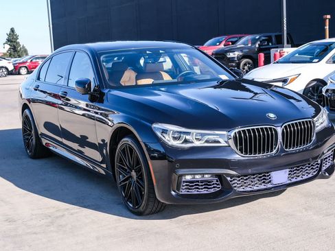 Used 2018 BMW 750i xDrive AWD/4WD image 3