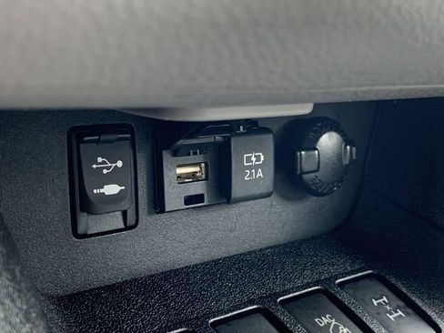 Certified 2019 Toyota Highlander XLE AWD/4WD image 26