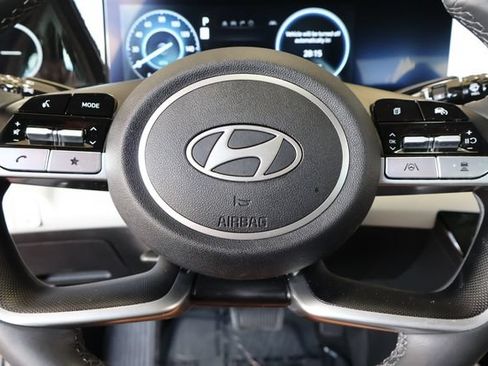 Used 2025 Hyundai Elantra Limited FWD image 21