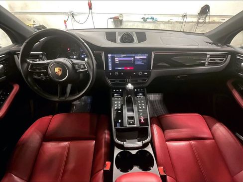 Certified 2023 Porsche Macan AWD/4WD image 18