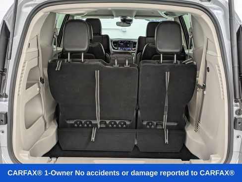 Used 2024 Chrysler Pacifica Touring-L FWD image 14