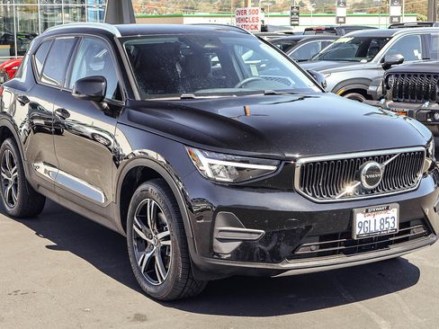 Used 2023 Volvo XC40 B5 Core AWD/4WD image 19