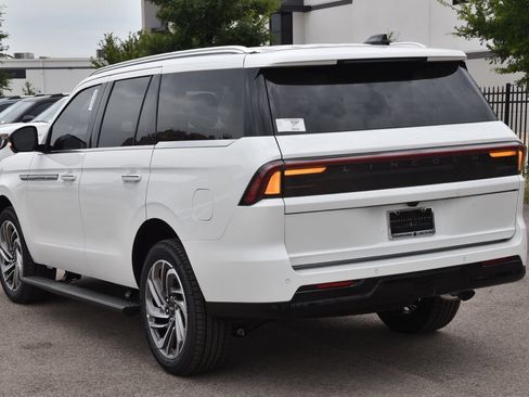 New 2026 Lincoln Navigator Reserve AWD/4WD image 9