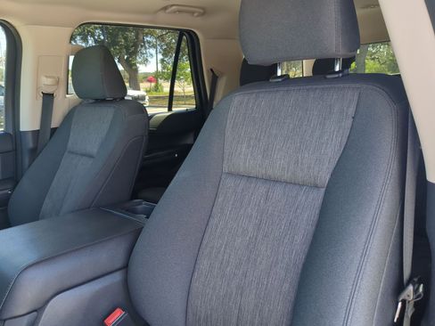 Used 2022 Ford Expedition XLT image 10