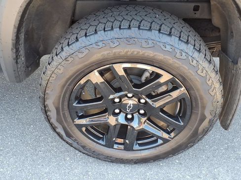 Used 2024 Chevrolet Colorado Trail Boss w/ Technology Package AWD/4WD image 9