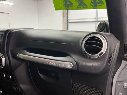 Used 2013 Jeep Wrangler Unlimited Sahara image 10