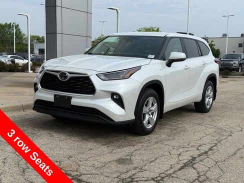 Used 2023 Toyota Highlander LE FWD image 7
