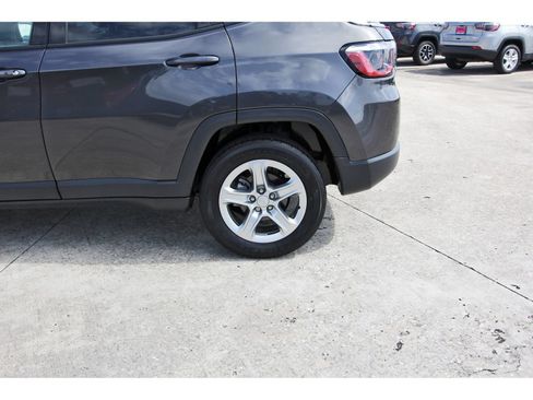 Used 2024 Jeep Compass Latitude AWD/4WD image 32