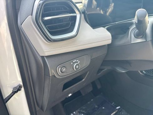 Used 2024 Chevrolet TrailBlazer LT FWD image 16