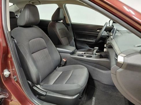 Used 2025 Nissan Altima 2.5 SV image 23