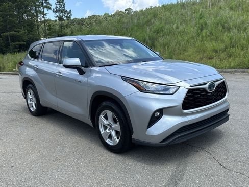Used 2020 Toyota Highlander LE image 7