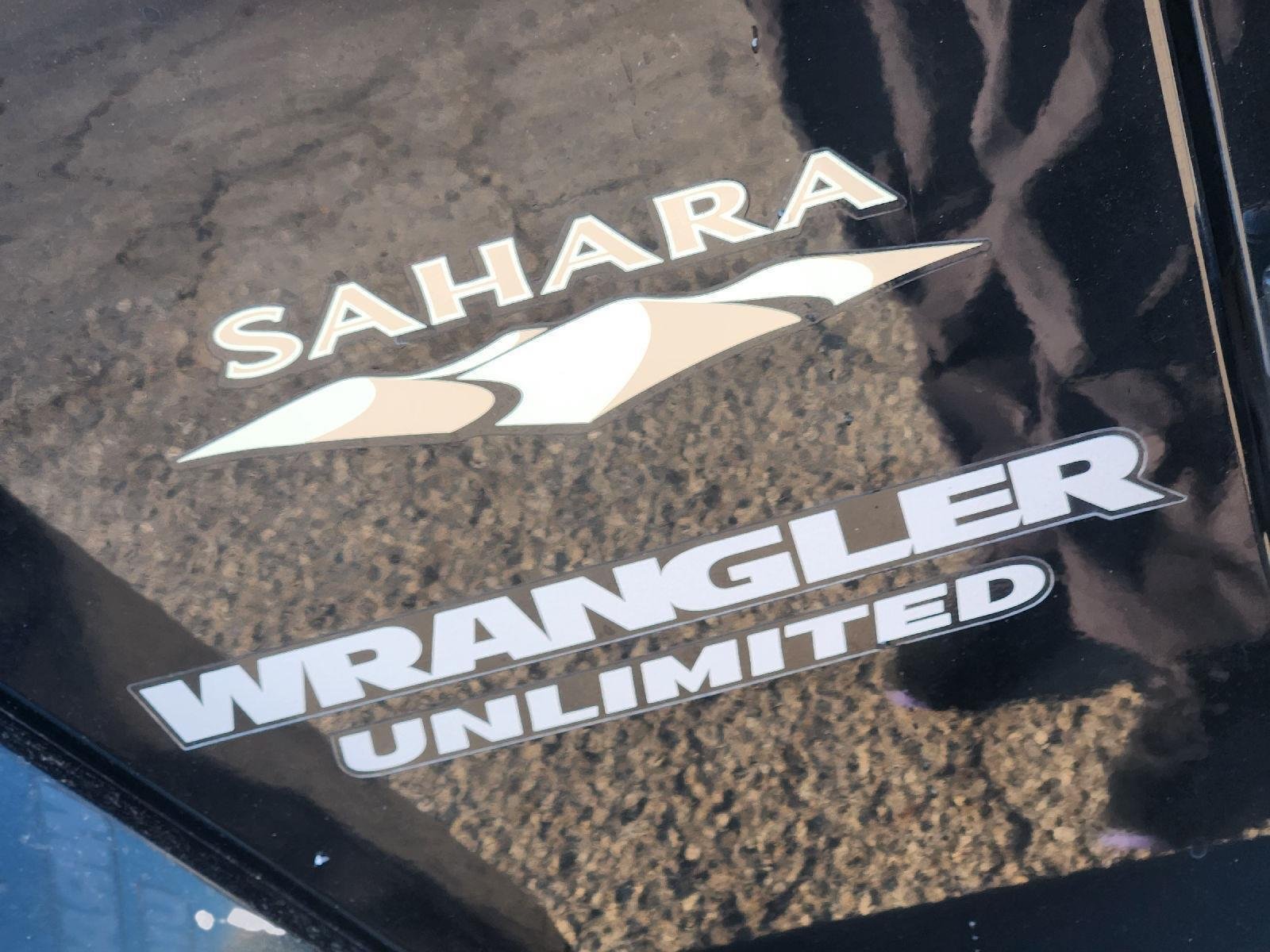Used 2009 Jeep Wrangler Unlimited Sahara w/ Dual Top Group AWD/4WD image 12