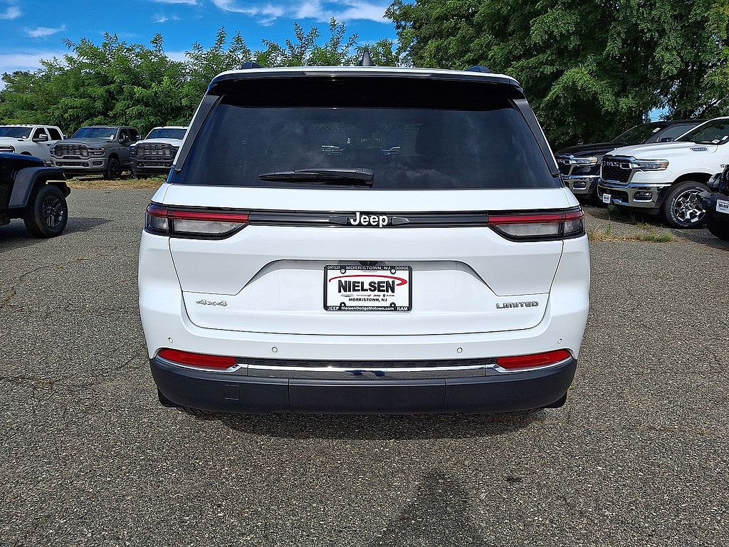 Used 2025 Jeep Grand Cherokee Limited w/ Trailer Tow Package AWD/4WD image 7