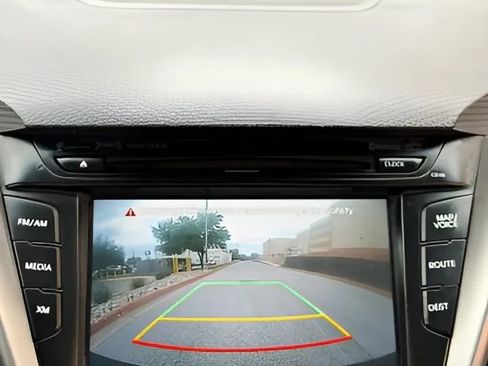 Used 2013 Hyundai Veloster w/ Style Pkg image 31