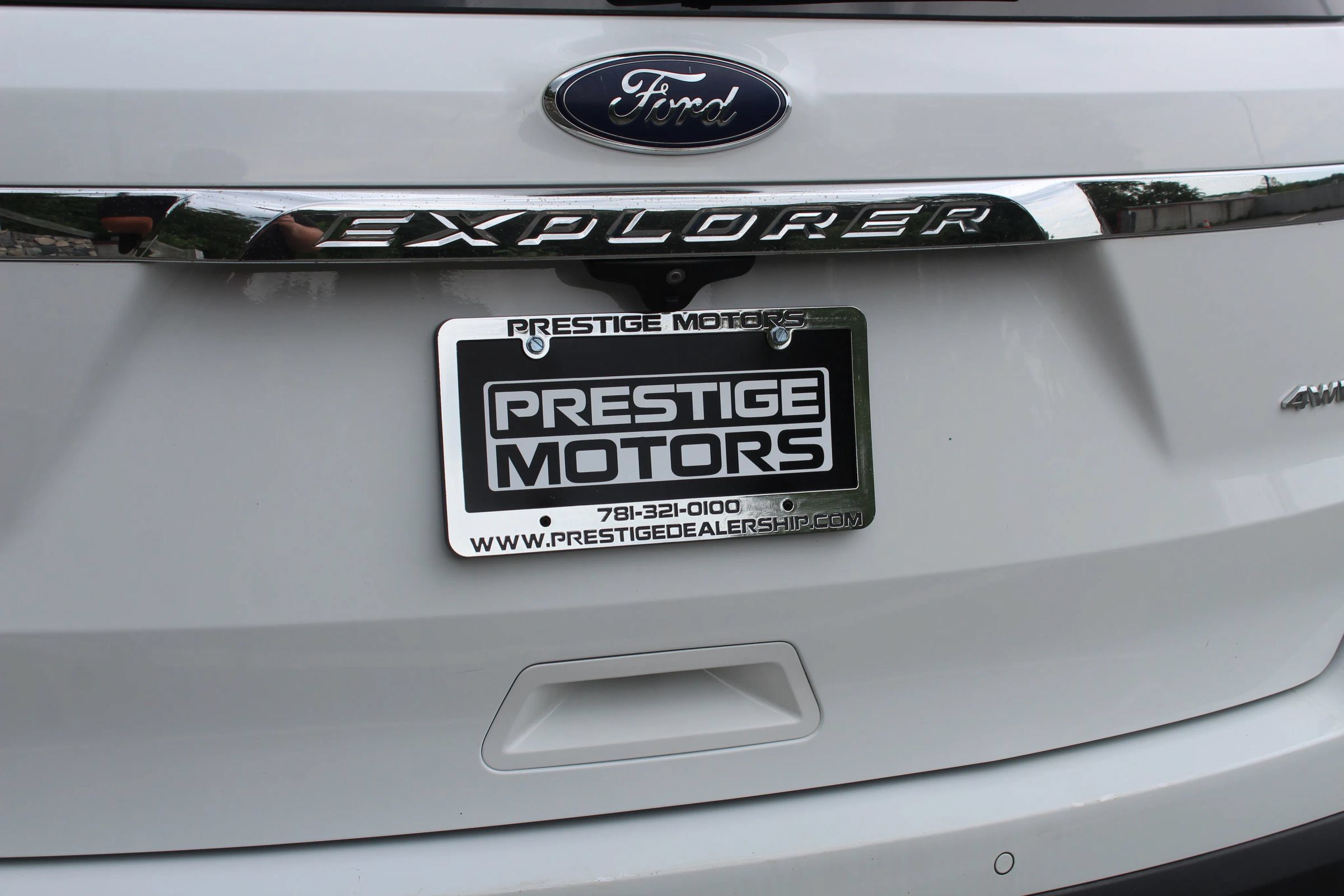 Used 2017 Ford Explorer XLT w/ Equipment Group 202A AWD/4WD image 41