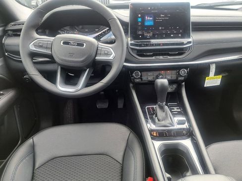 New 2026 Jeep Compass Latitude image 21