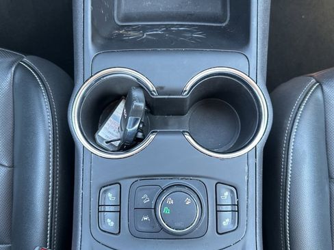 Used 2024 GMC Terrain SLT image 15