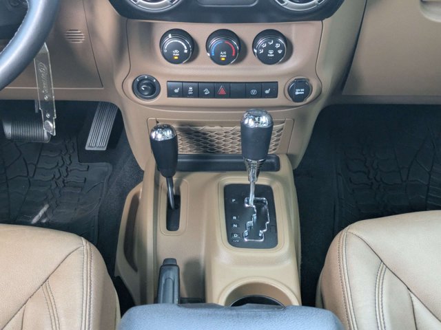 Used 2017 Jeep Wrangler Unlimited Sahara w/ Connectivity Group AWD/4WD image 18