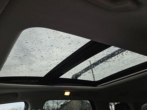 Used 2022 Nissan Pathfinder SV w/ SV Premium Package image 28